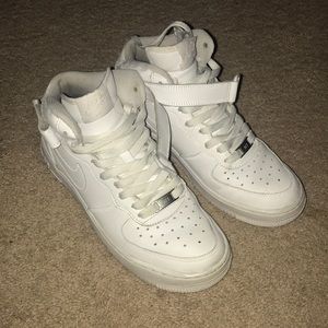 Mid Nike Air Force 1’s